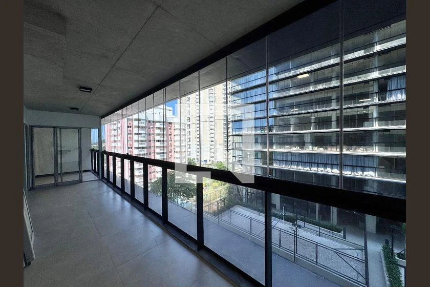 98 m² apartment with 3 bedrooms and a glassed-in balcony — photo 10