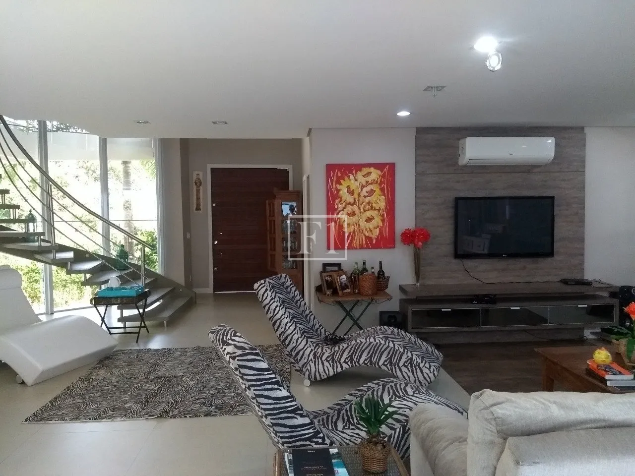 Furnished house, 450 m², with floor-to-ceiling windows — photo 66