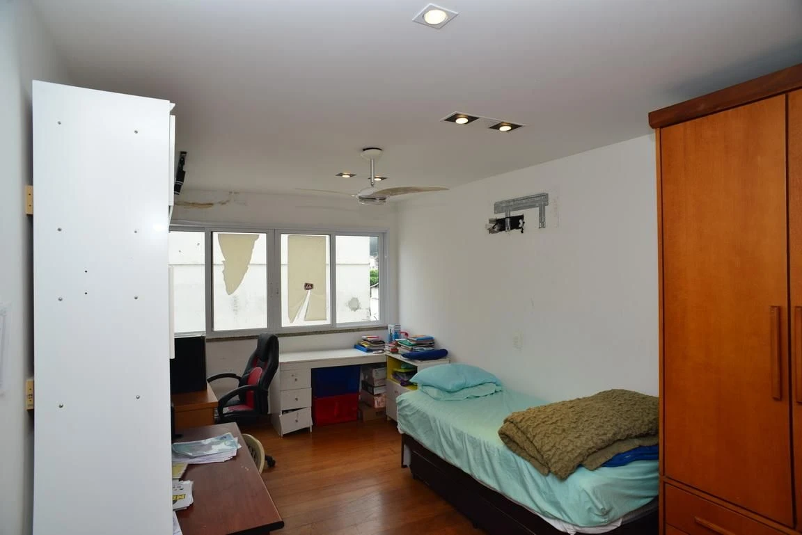Furnished apartment, 300 m², with a glass-enclosed balcony — photo 23