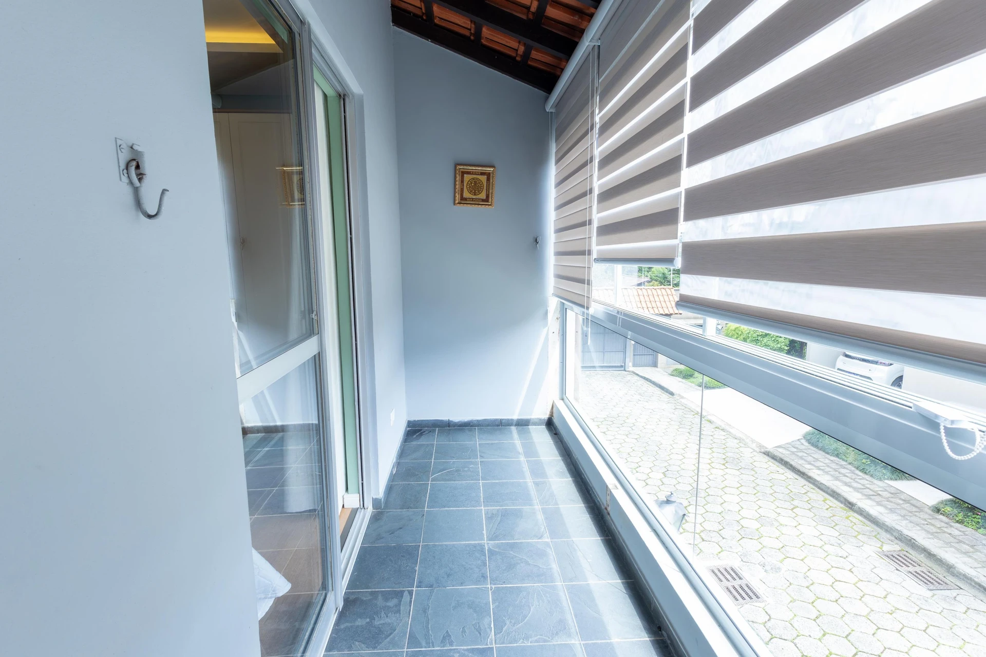 Bathtub in a 3-bedroom house, 180 m² — photo 15