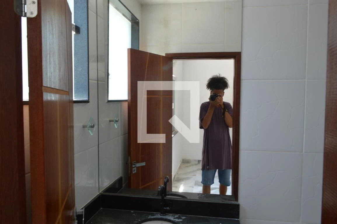 Casa de 3 quartos com janelas do piso ao teto — photo 82