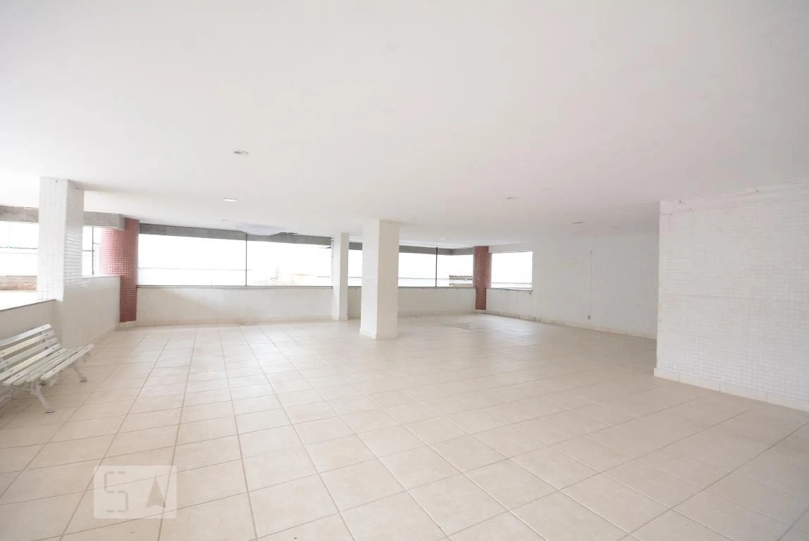 4-bedroom apartment in a building with a pool — photo 42
