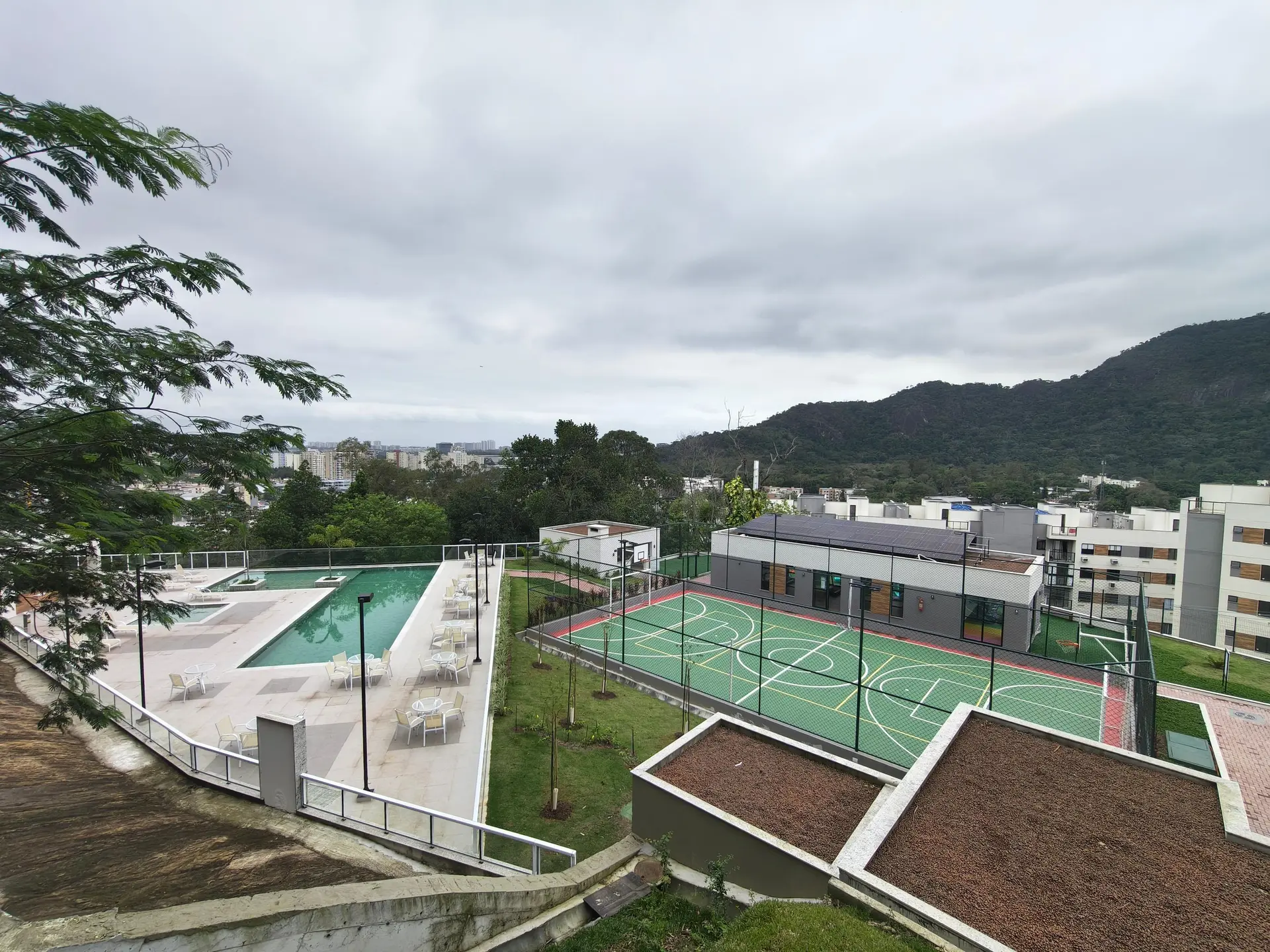 Apartamento mobiliado com 2 quartos, 1 banheiro e varanda — photo 47