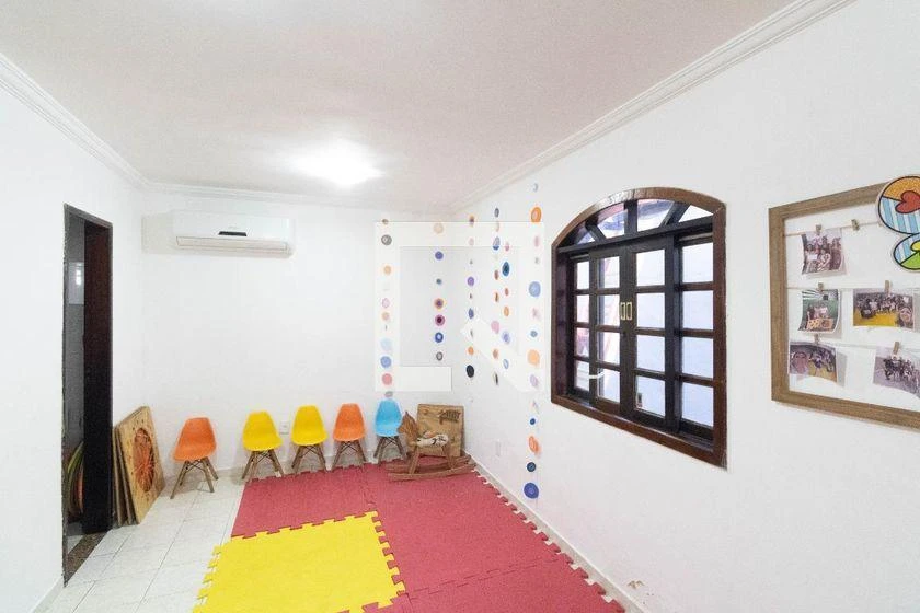 Casa com 3 quartos e 2 banheiros, 160 m² — photo 37