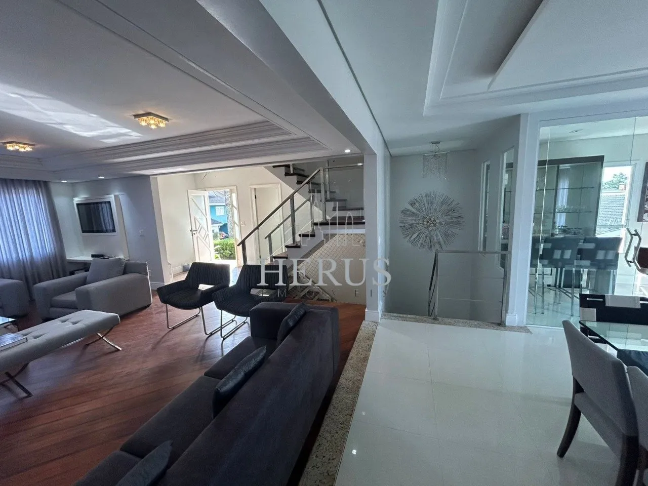 House with 4 bedrooms and 3 en-suite baths, 325 m² — photo 12