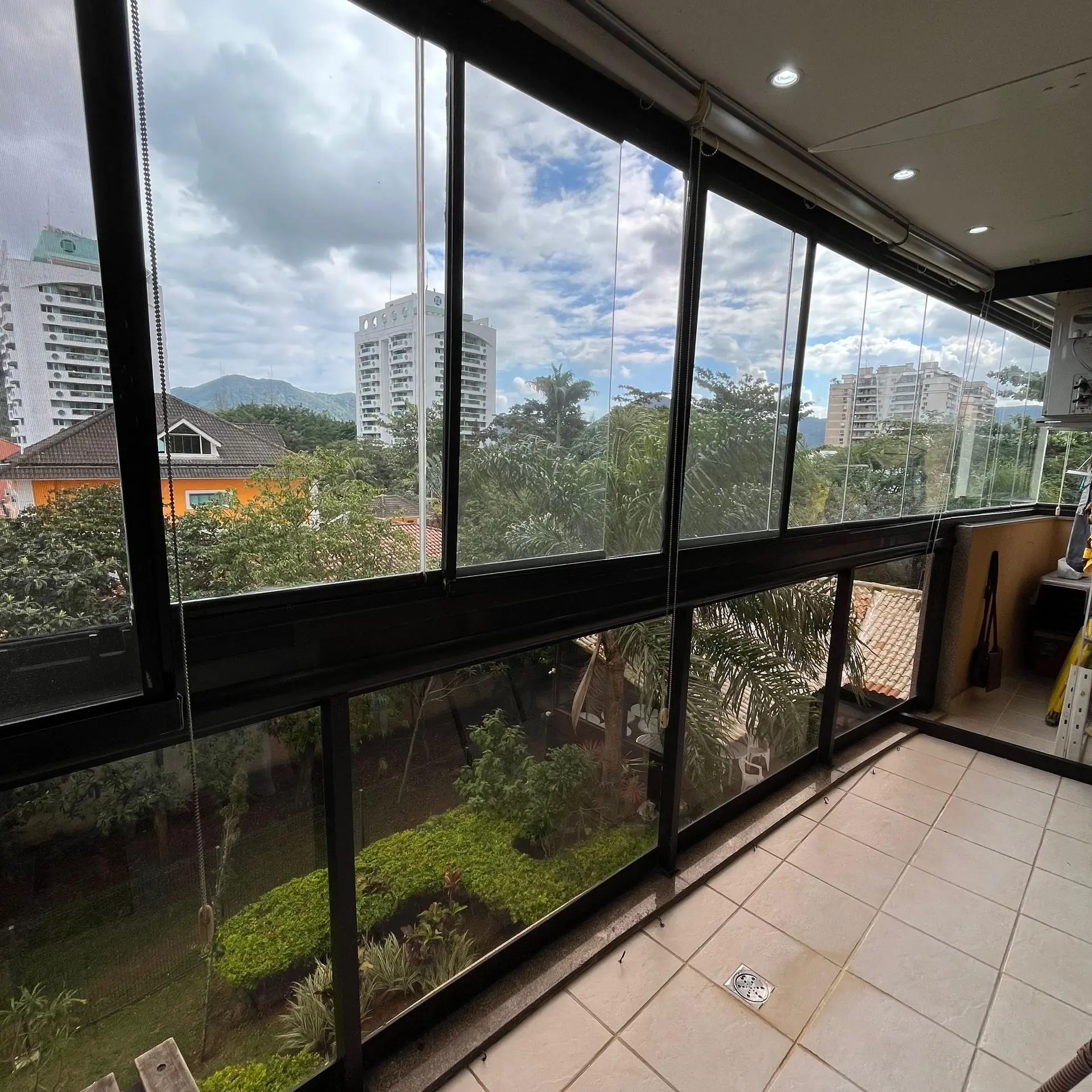 Apartamento mobiliado com 2 quartos e varanda envidraçada — photo 13