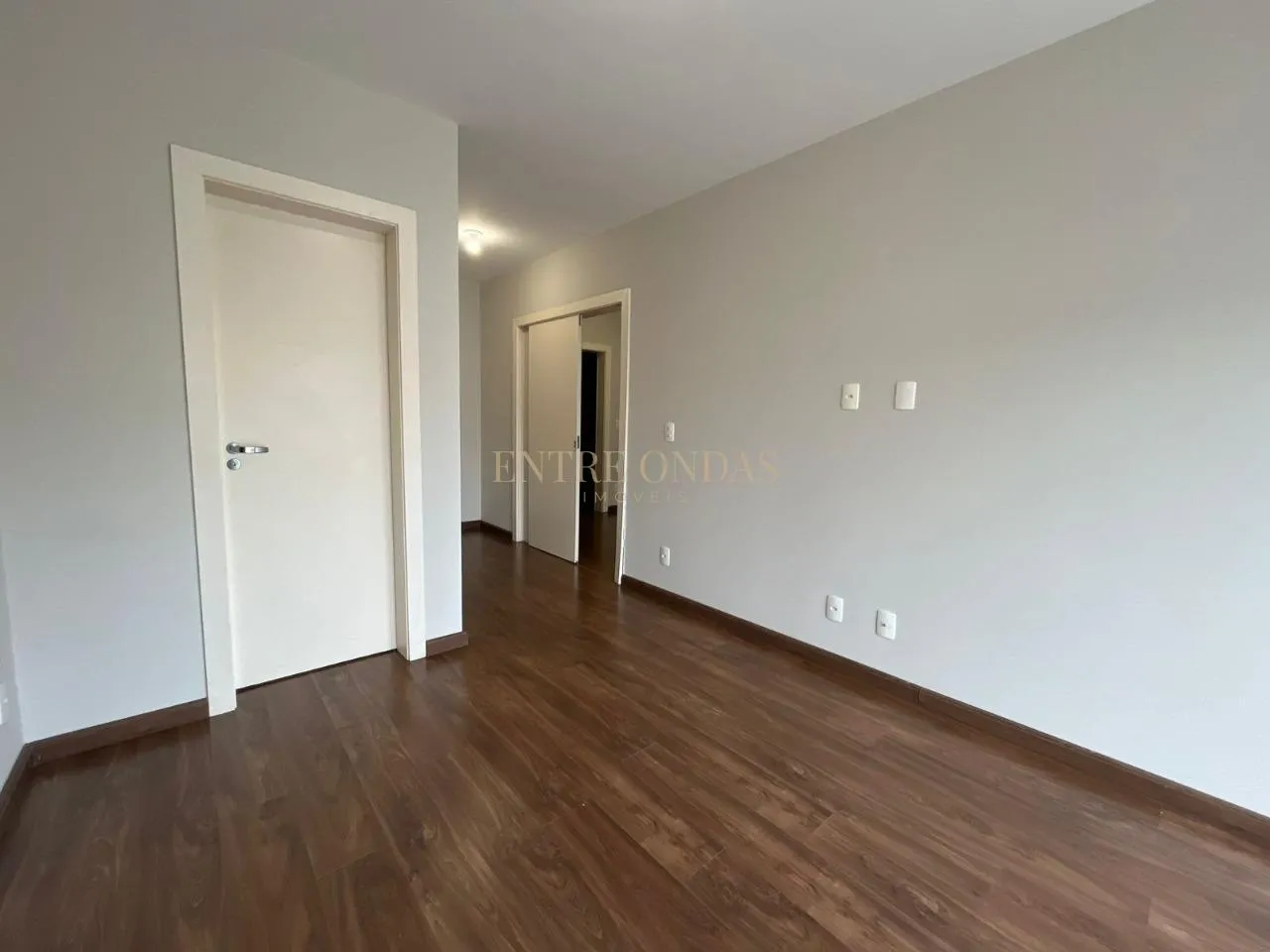 Water view in a 4-bedroom house, 263 m² — photo 70