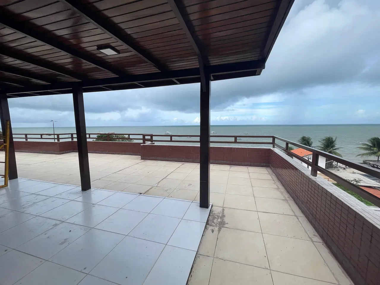 2-bedroom apartment with balcony and water view — photo 4