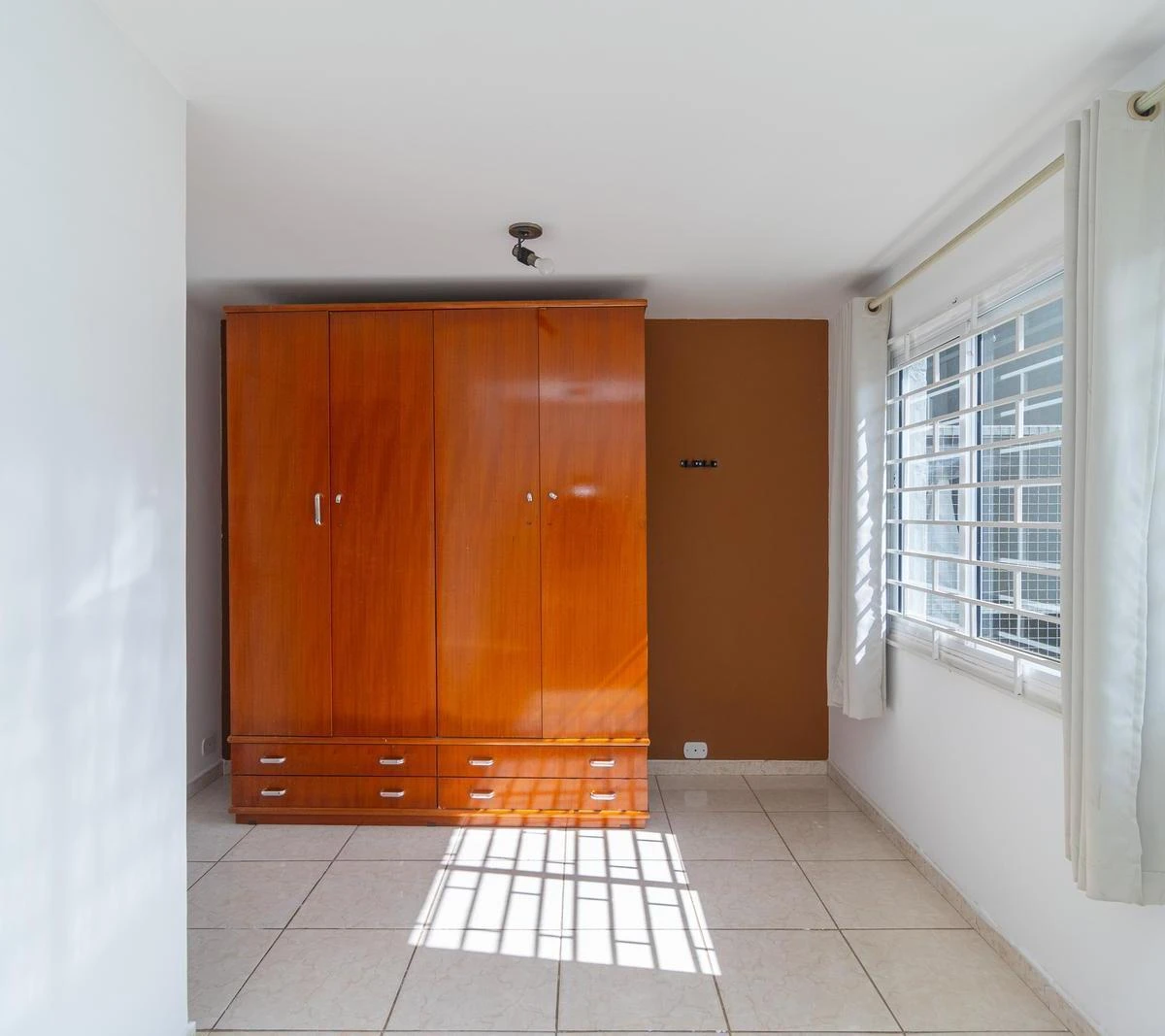 2-bedroom apartment with a washing machine in Curitiba — photo 13