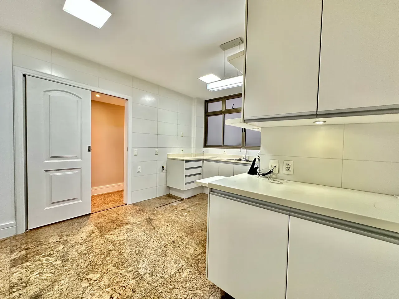 Furnished apartment, 268 m², with a water view — photo 8