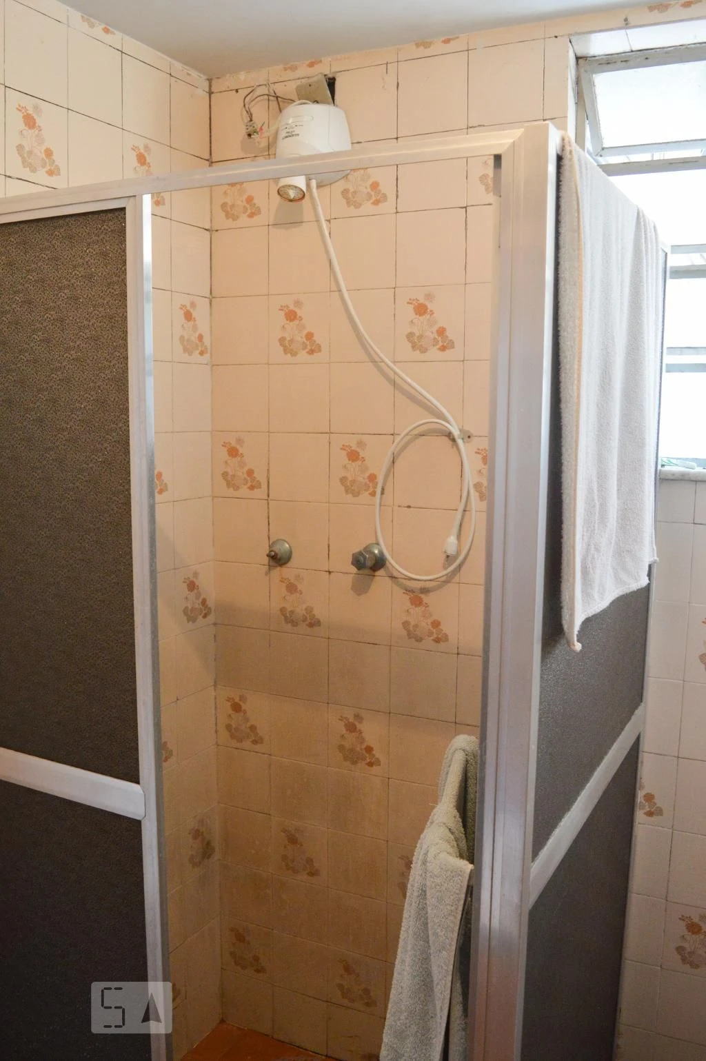 Furnished 2-bedroom apartment with private BBQ — photo 2