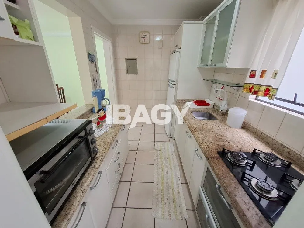 Apartamento amueblado de 3 dormitorios con balcón y parrilla — photo 21
