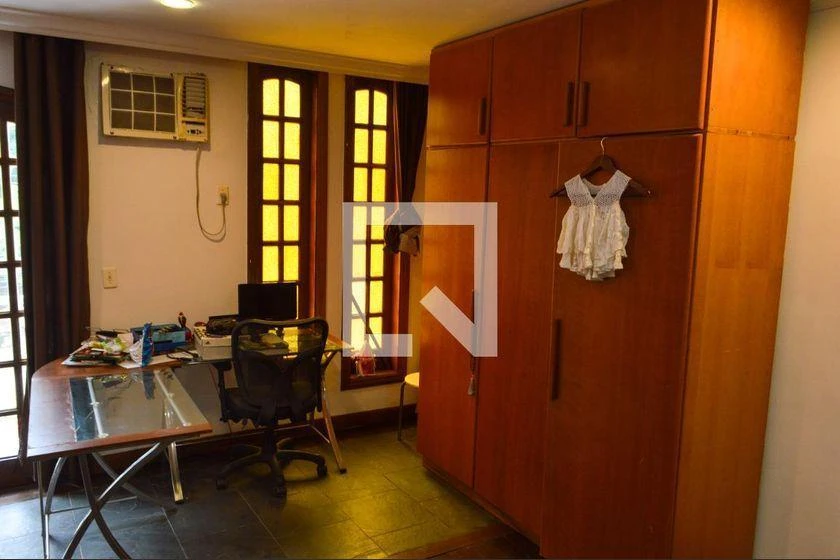 4-bedroom house with a park view — photo 18