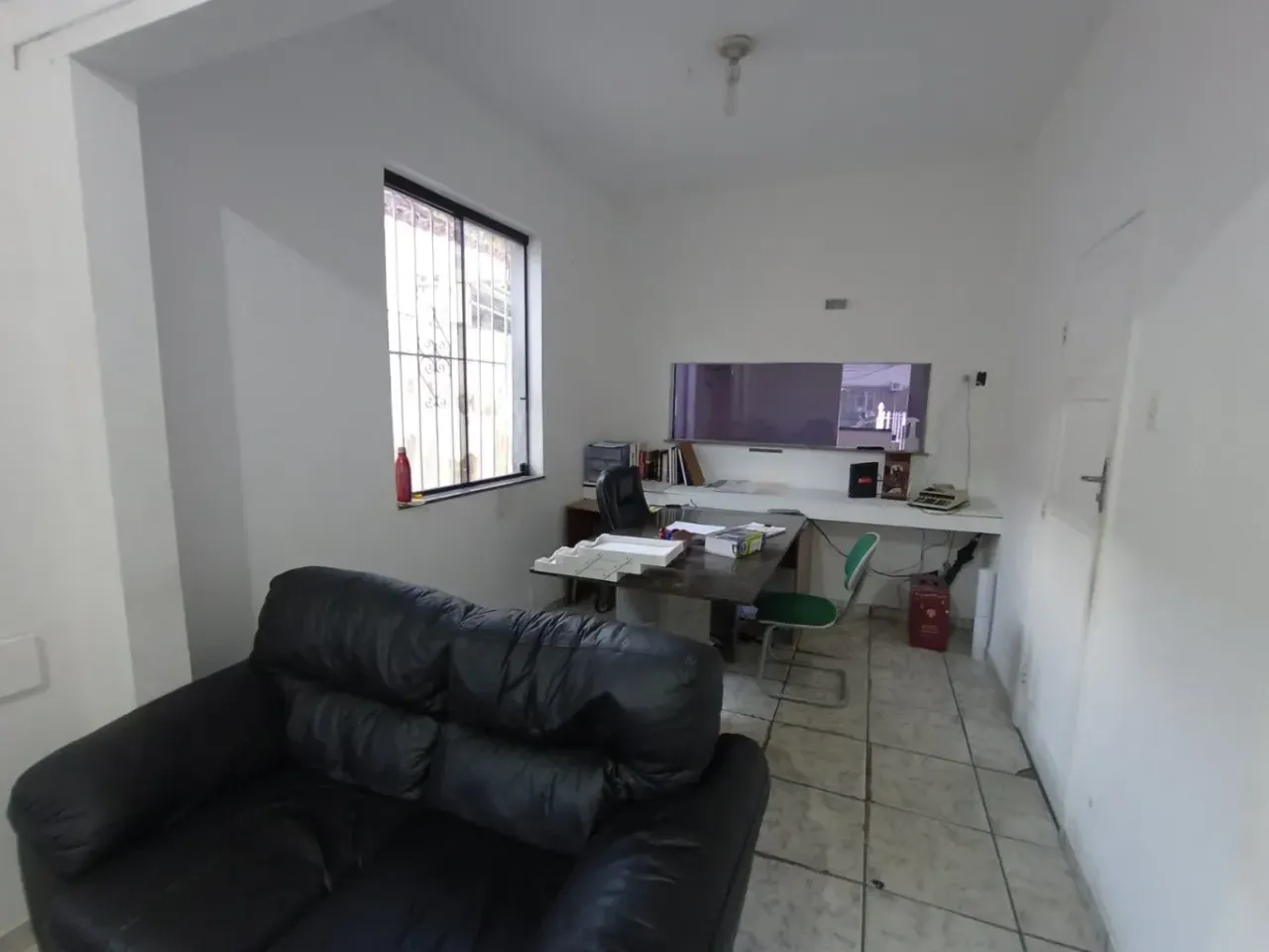 House with 4 bedrooms and an electric shower in bath — photo 3