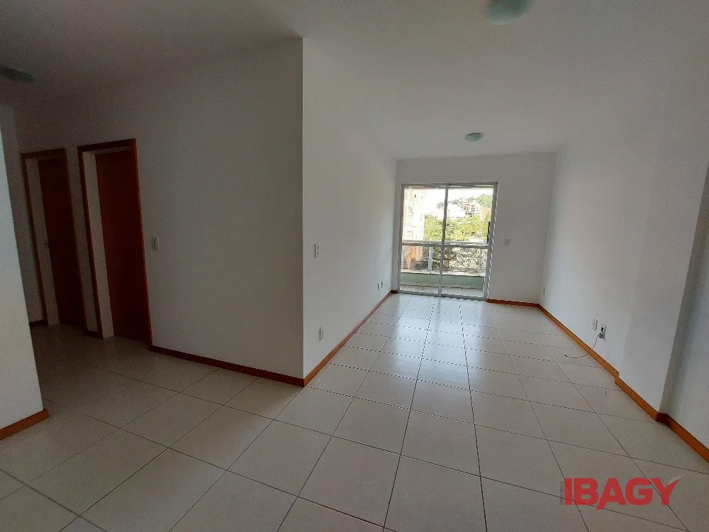 Home office in a 3-bedroom apartment, 77 m²
