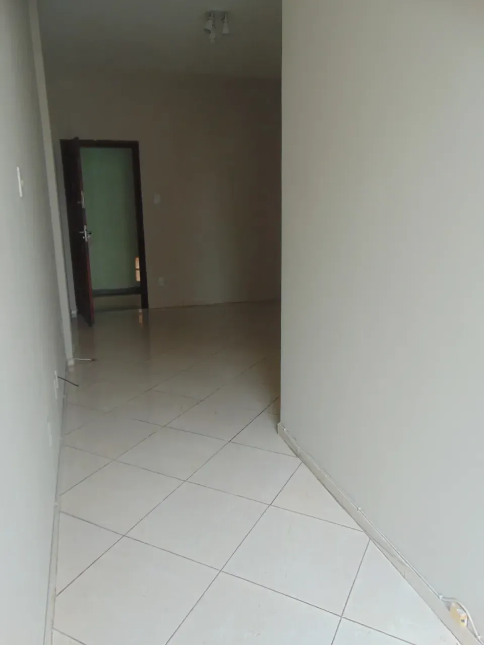 Unfurnished 3-bedroom apartment with built-in wardrobes — photo 14