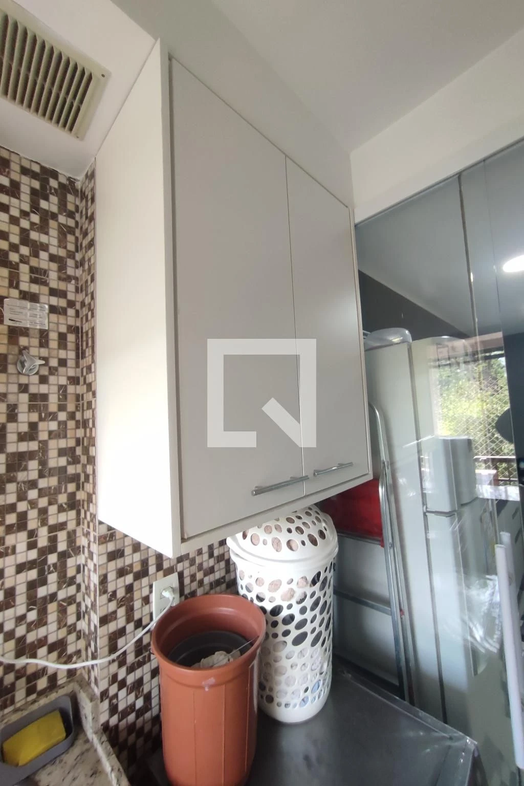 Apartamento de 89 m² com janelas do piso ao teto e closet — photo 83