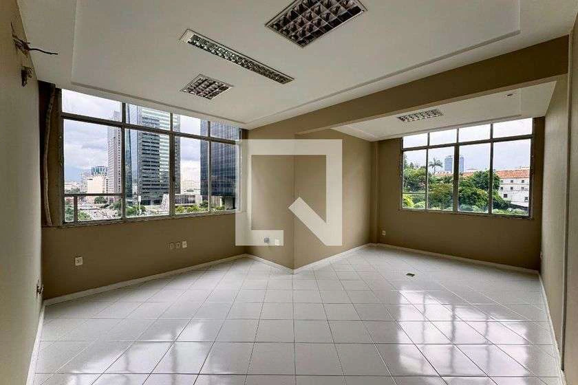 Apartamento de 2 quartos com cozinha separada — photo 3