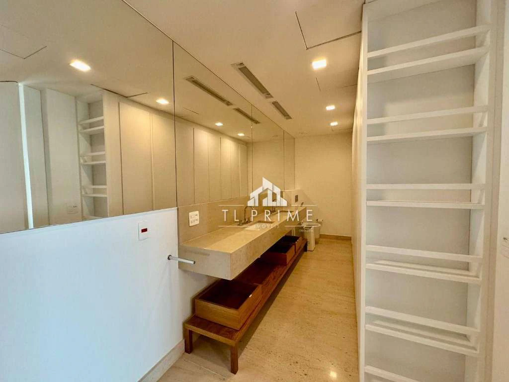 Furnished 1-bedroom apartment with an enclosed balcony — photo 23