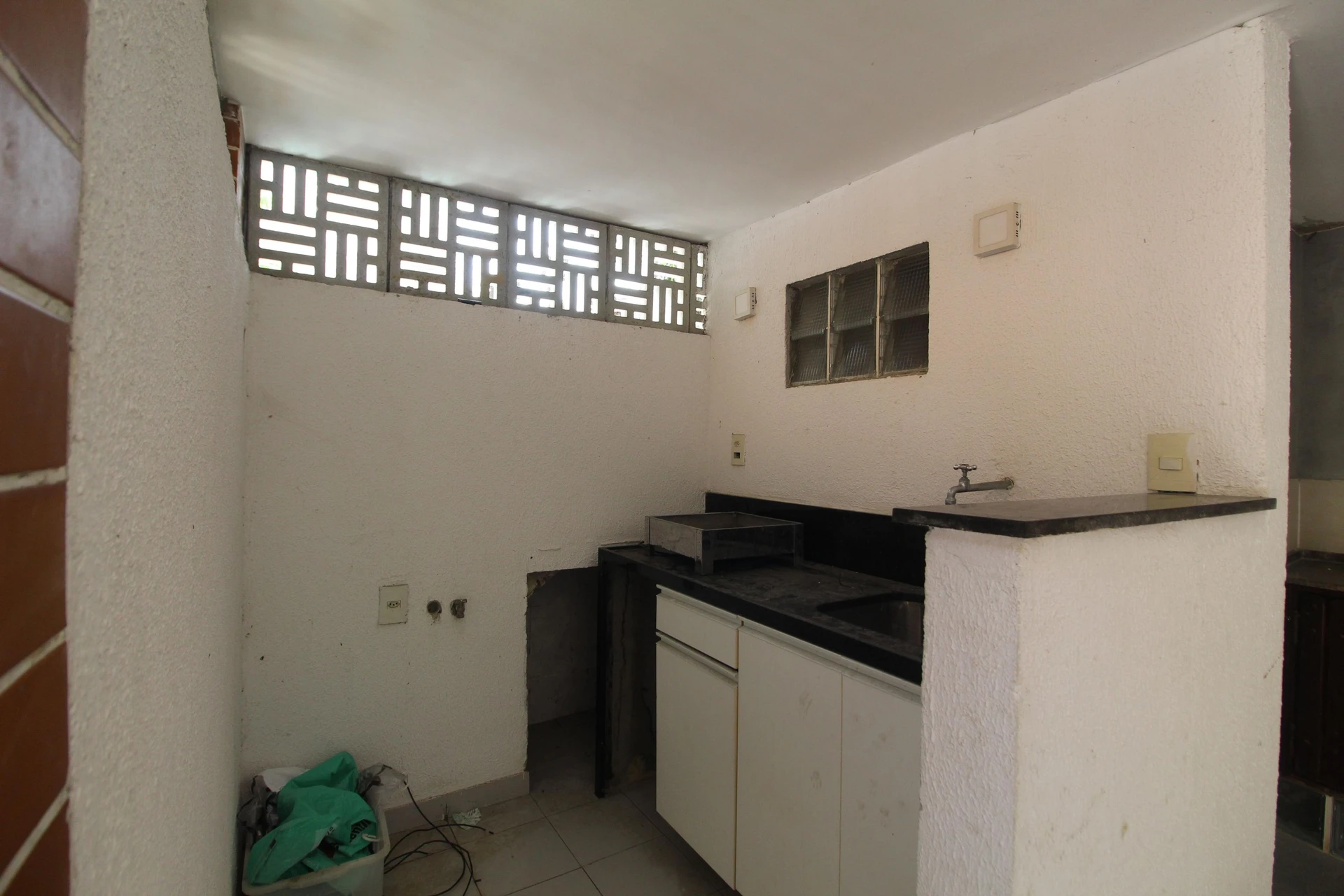 House, 450 m², with a grill on the balcony — photo 56