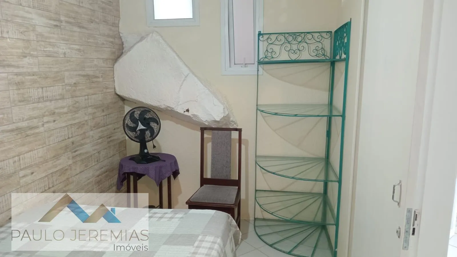 Furnished 2-bedroom apartment with a gas cooktop — photo 9