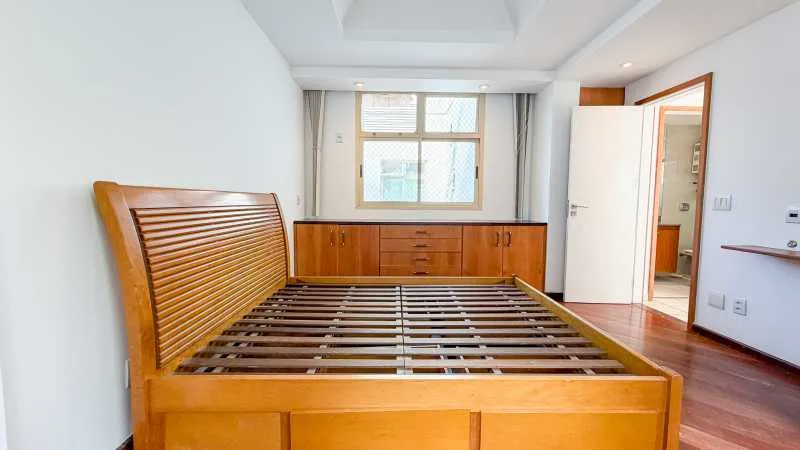 3-bedroom apartment with a home office — photo 25