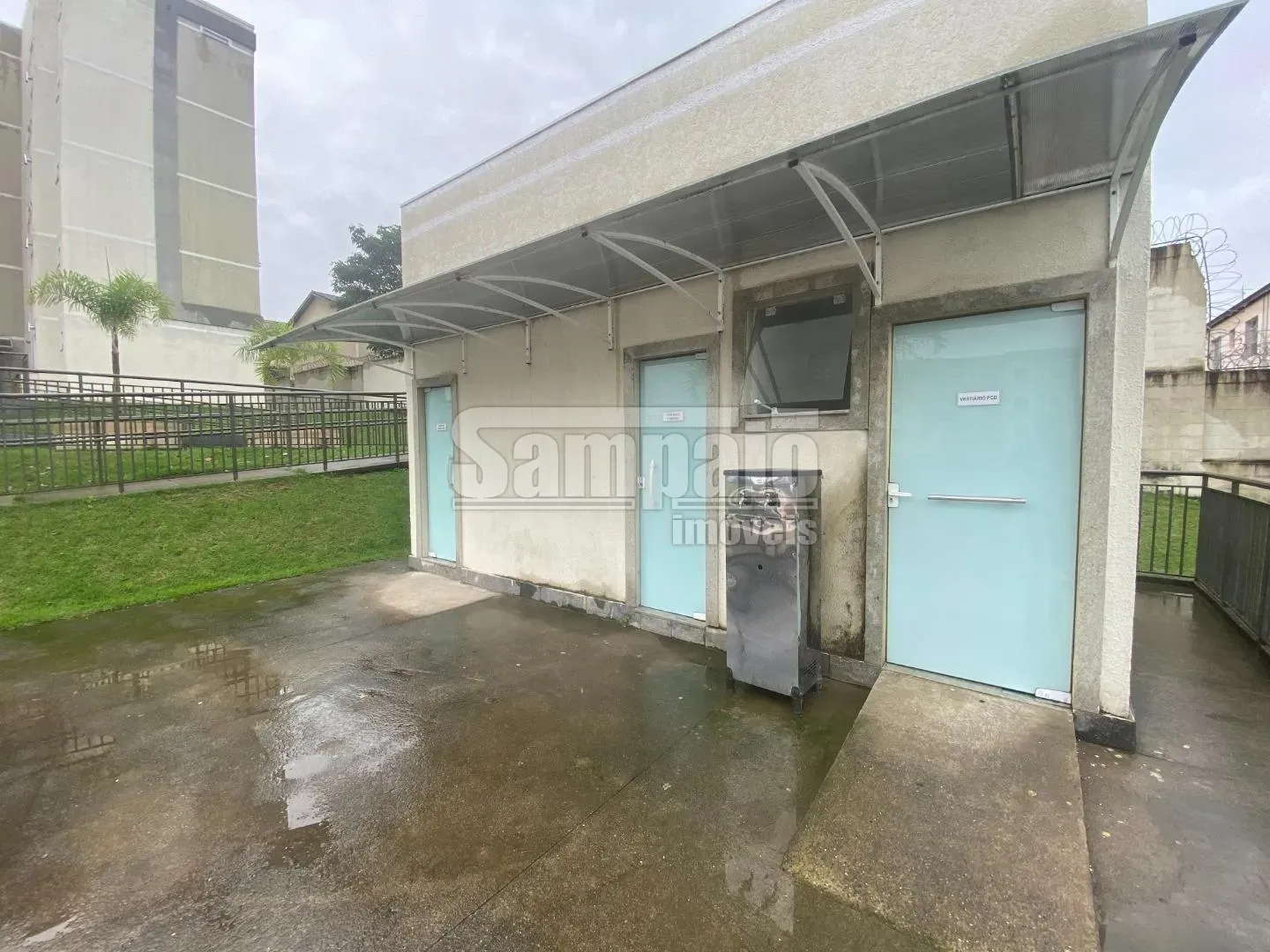 2-bedroom apartment with a closed kitchen and gas stove — photo 32