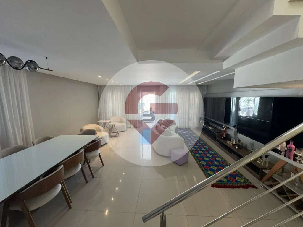 House with 5 en-suite bedrooms and 12 baths, 385 m²
