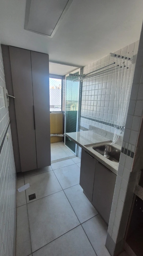 Apartment, 94 m², with a glass-enclosed balcony — photo 24