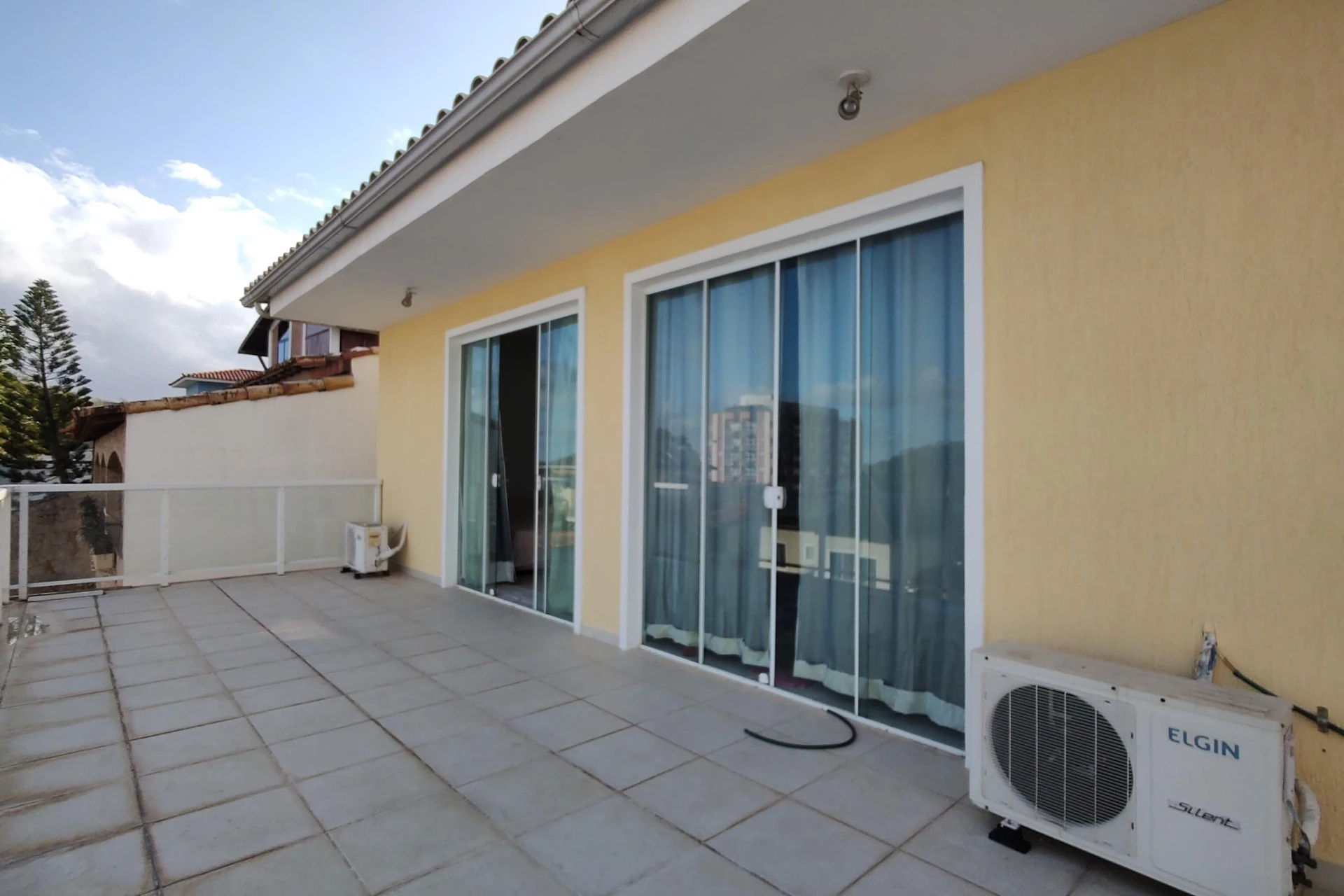 Vista a la montaña y 5 dormitorios: casa de 900 m² — photo 34