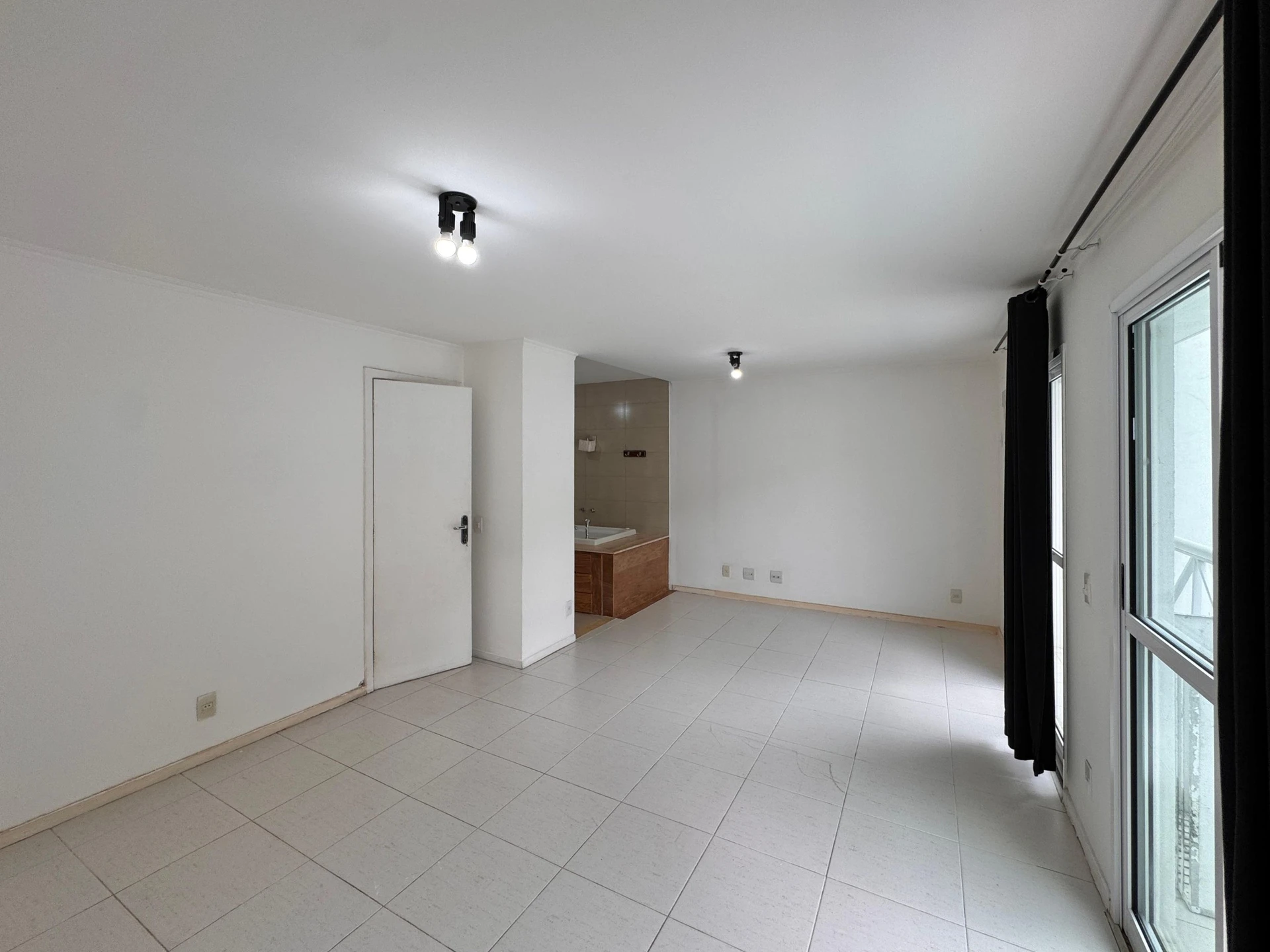 4-bedroom apartment with balcony and private BBQ grill — photo 47