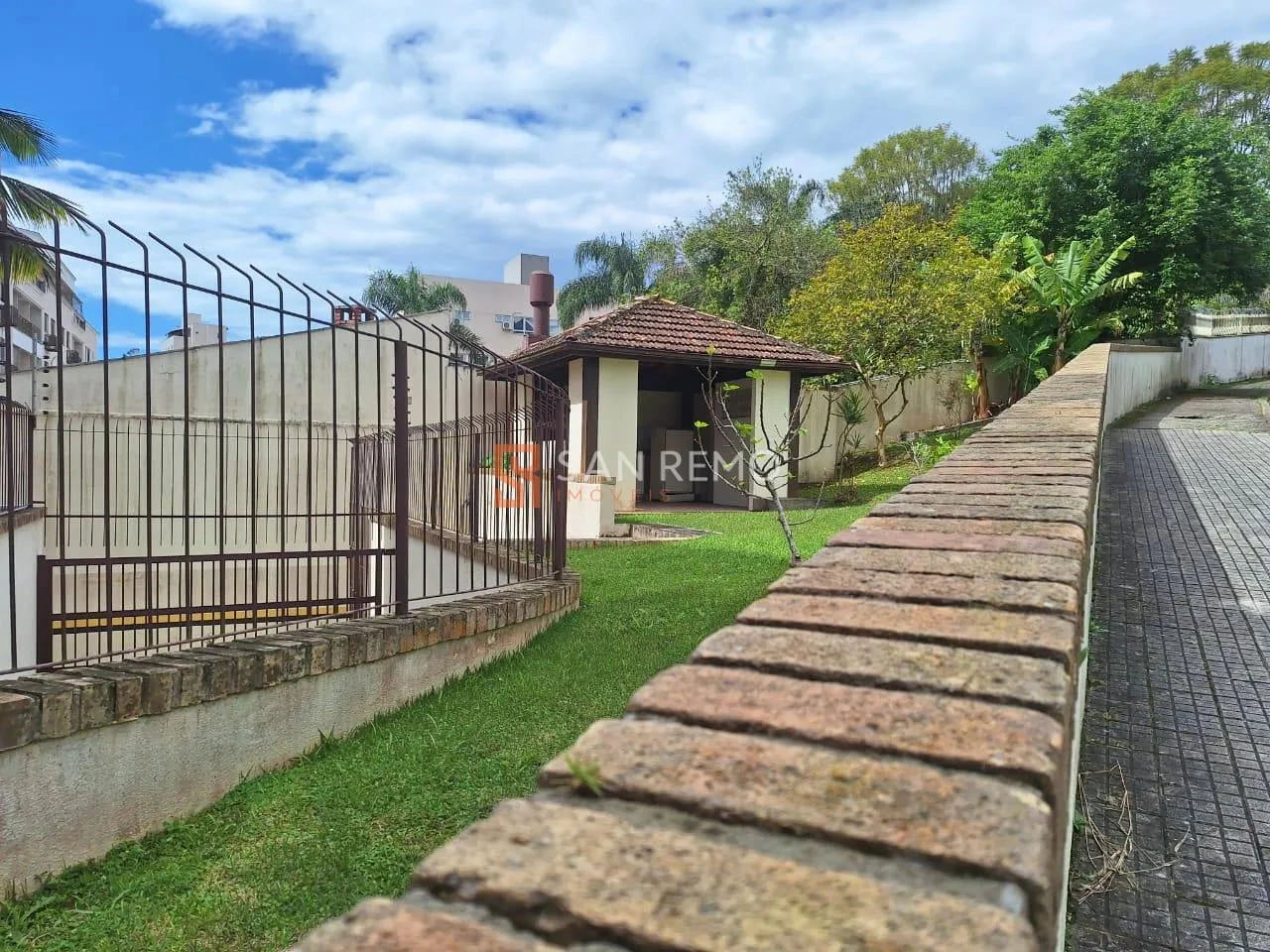 2-bedroom apartment with a mountain view in Florianópolis — photo 9