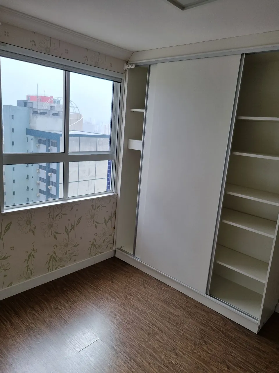 Furnished studio apartment with 1 bedroom and 1 bathroom — photo 4