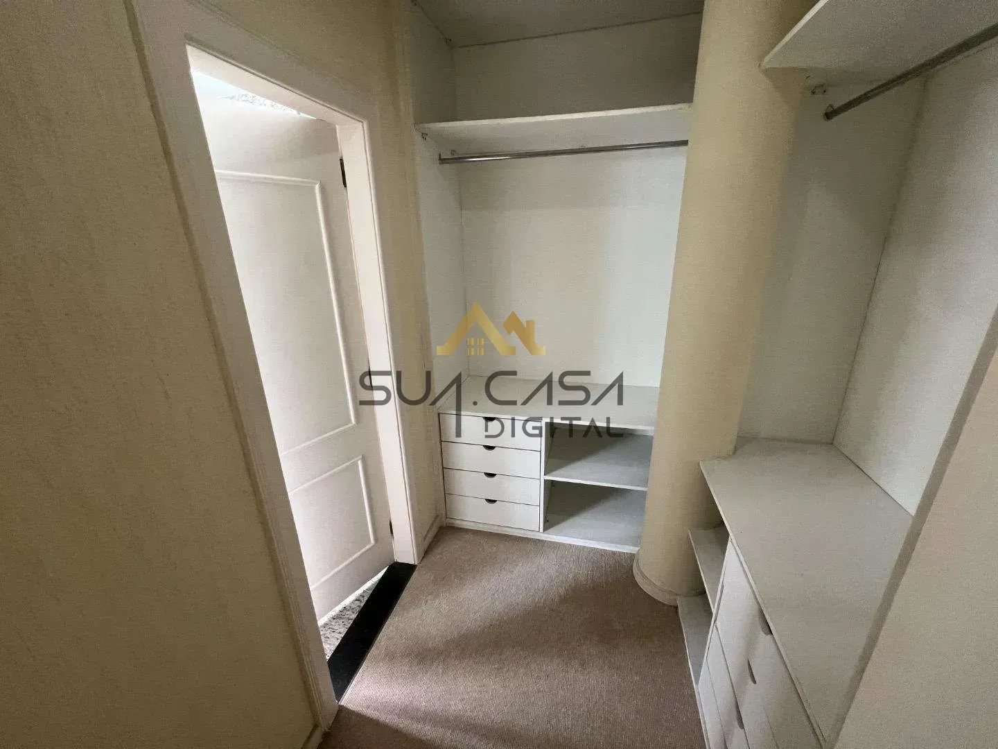 House with 5 bedrooms, 5 bathrooms and built-in wardrobes — photo 50