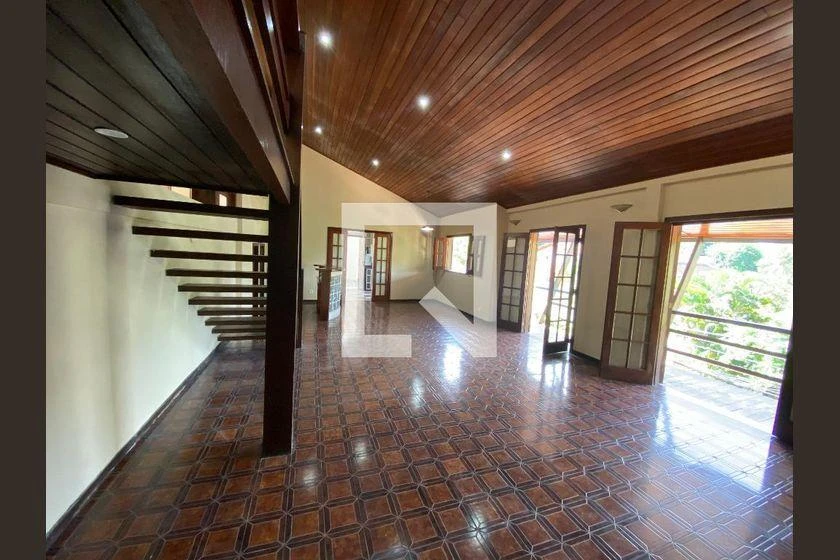 Rental house with 6 bedrooms and 704 m² — photo 3