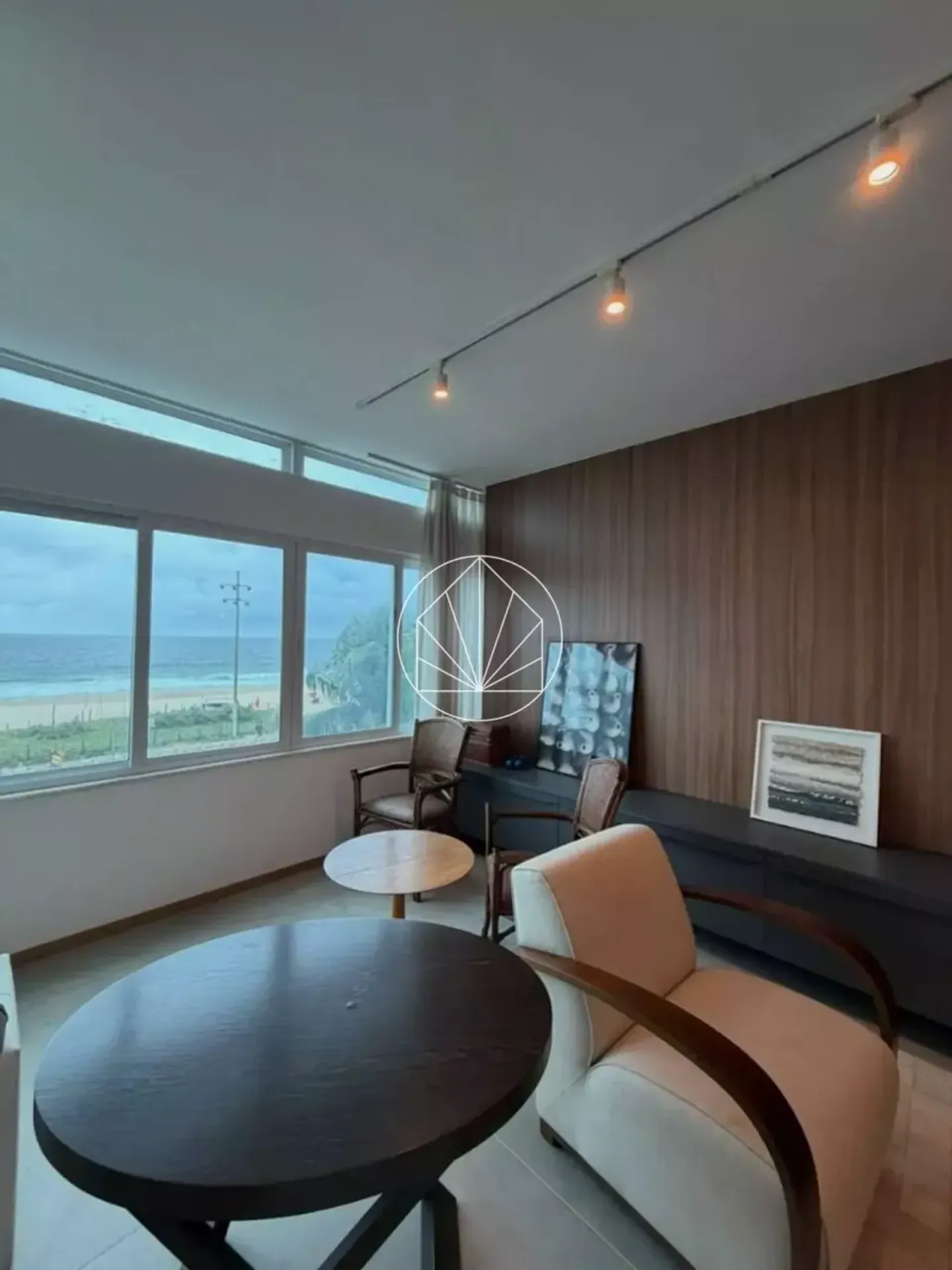 Furnished 160 m² apartment with 3 en-suite bedrooms — photo 6