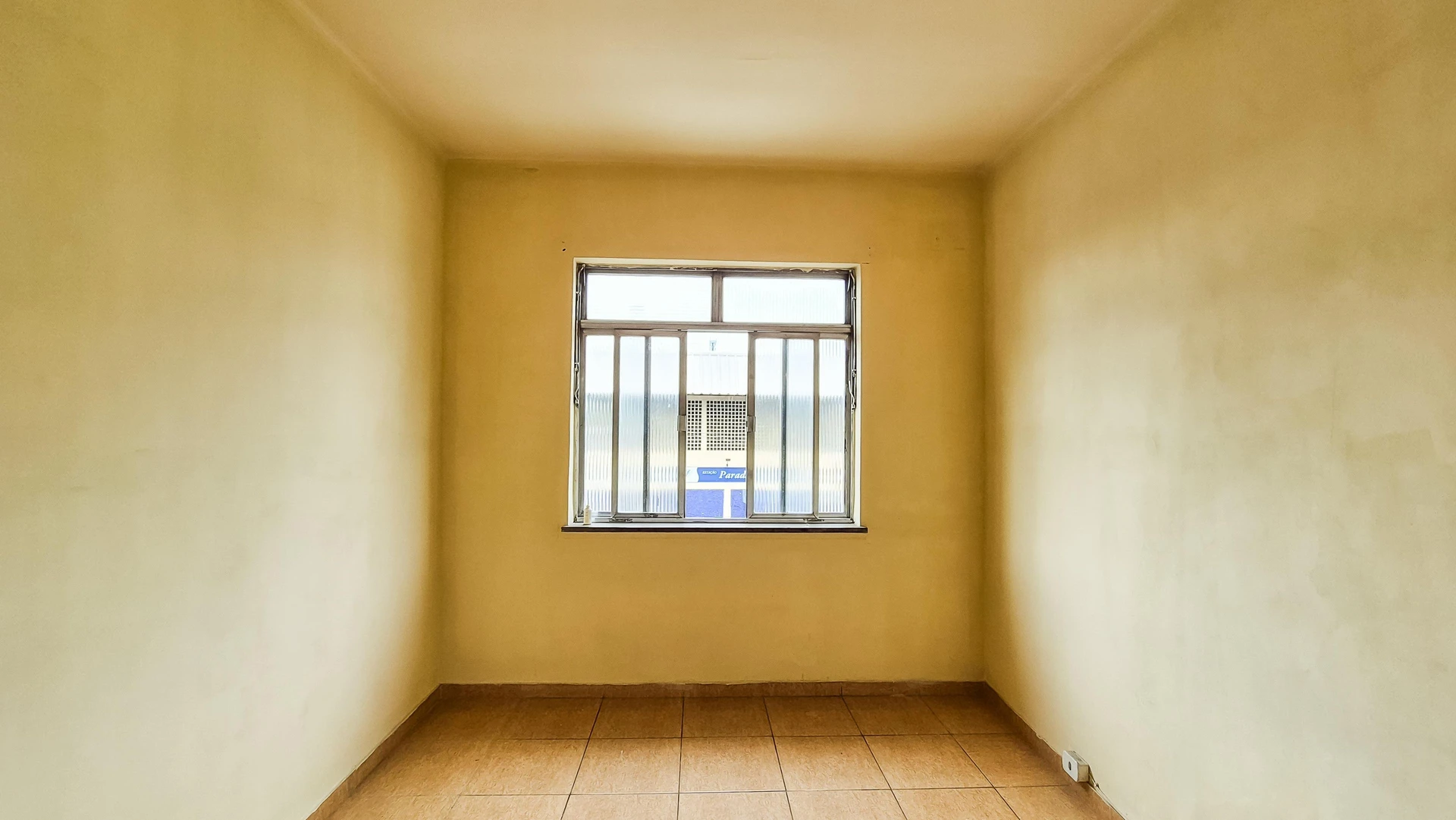 Apartment with no parking, 2 bedrooms and 1 bathroom — photo 42