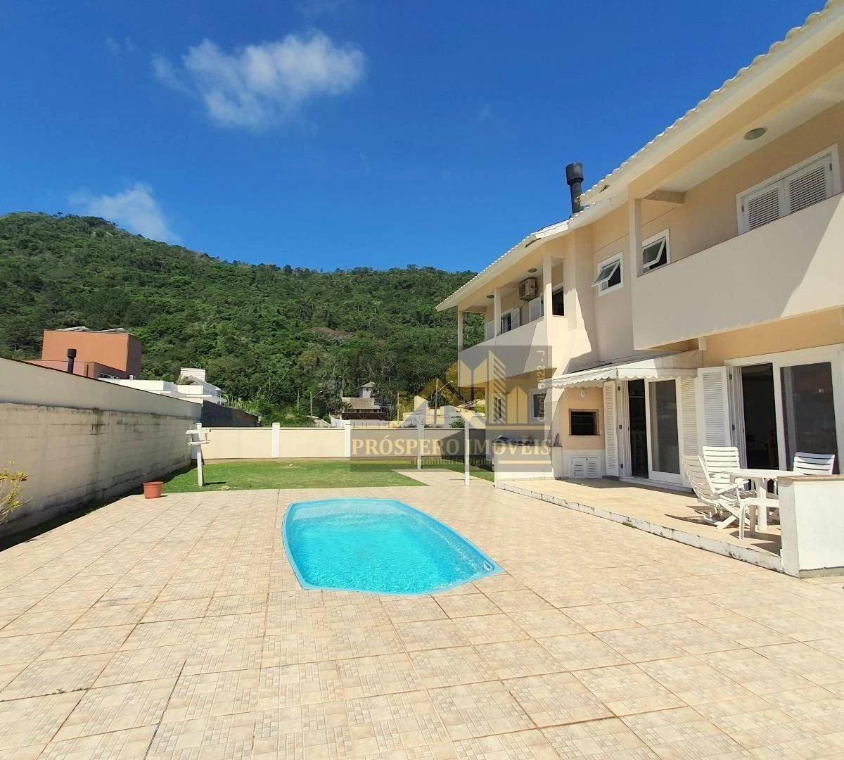Casa de 5 dormitorios con balcón cerrado con vidrio — photo 24