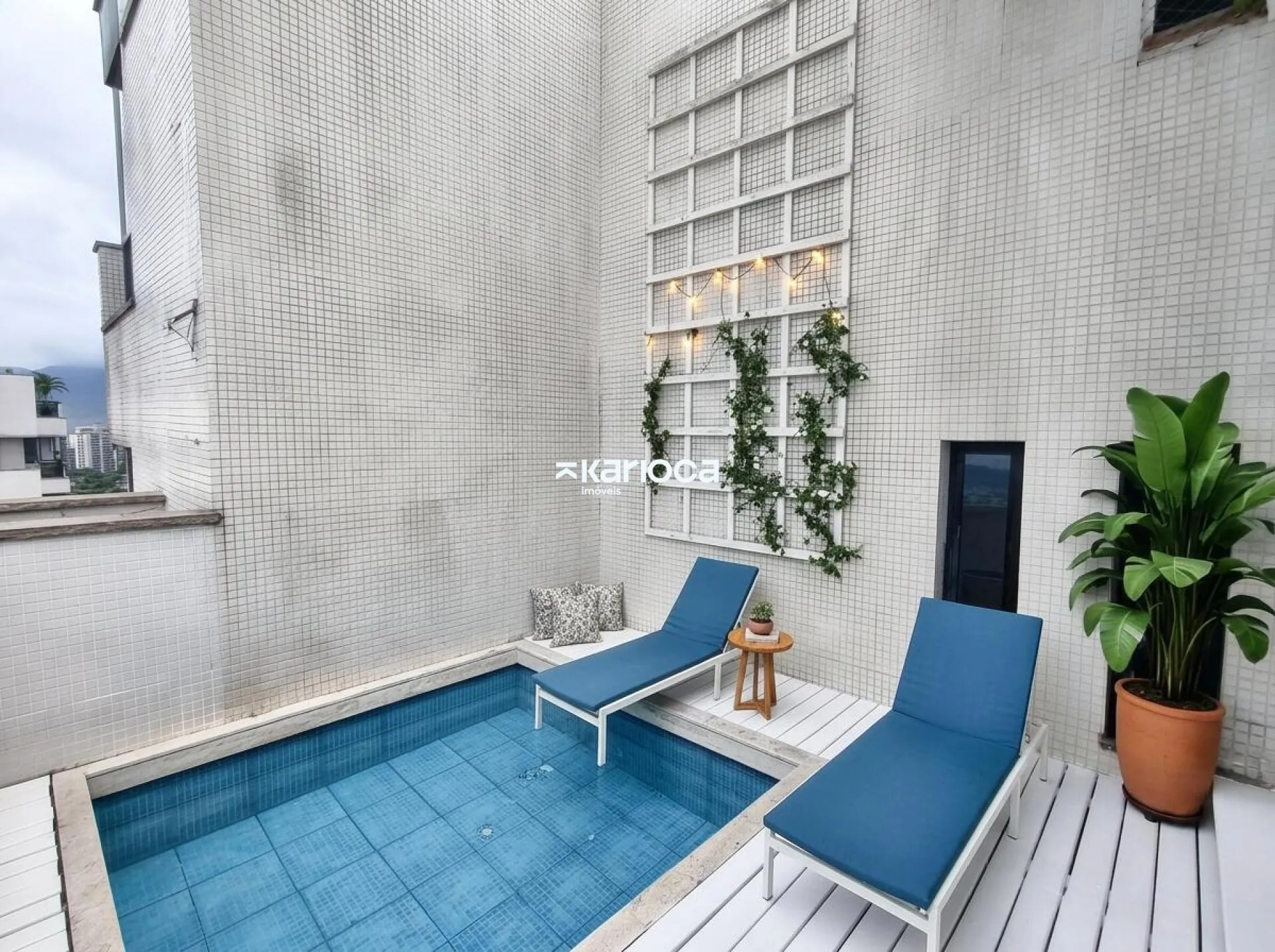 Duplex penthouse with 2 en-suite bedrooms and floor-to-ceiling windows — photo 3
