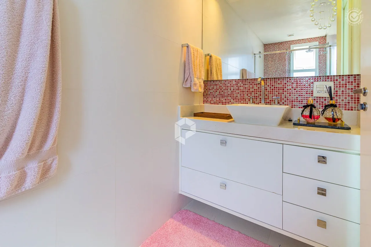 Furnished apartment with 3 en-suite bedrooms and 295 m² — photo 20