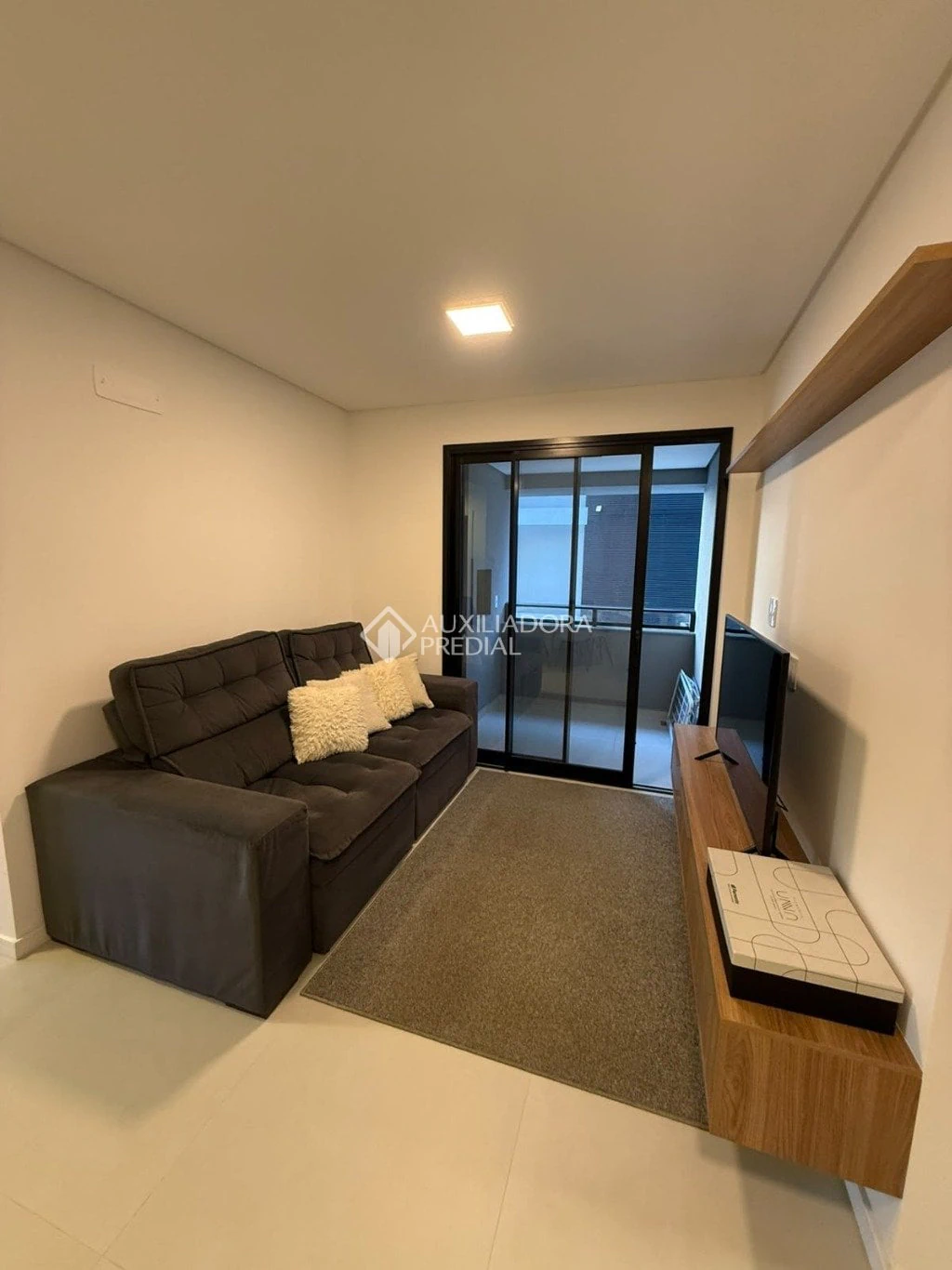 2-bedroom apartment in a building with a gym — photo 12