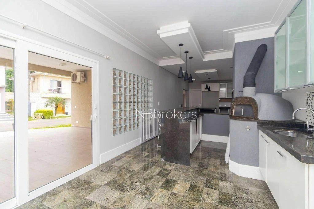 444 m² house with 4 bedrooms, private garden and parking — photo 36