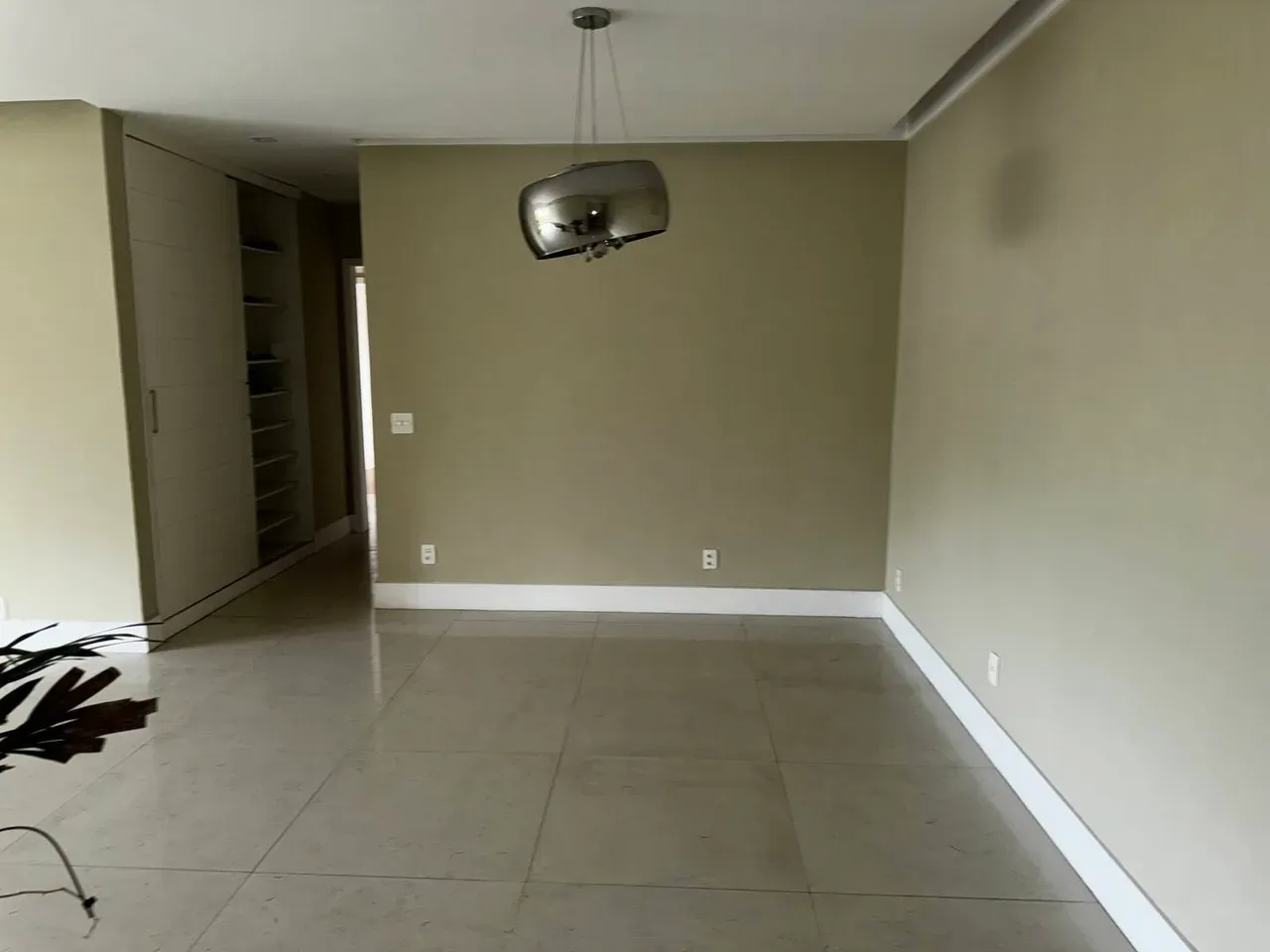 Apartamento com 4 quartos e varanda de vidro — photo 21