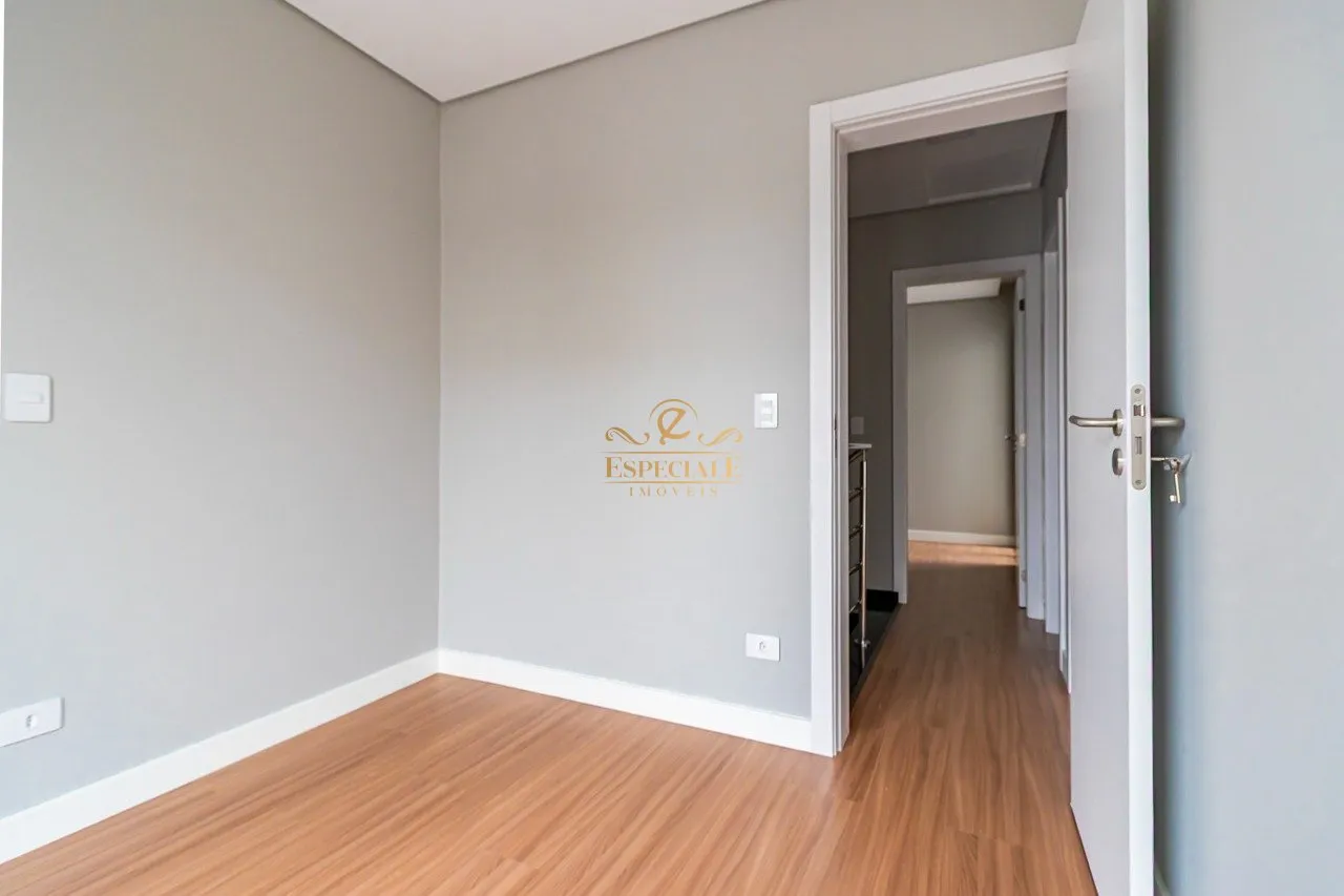 3-bedroom house with open-plan kitchen and private garden — photo 12