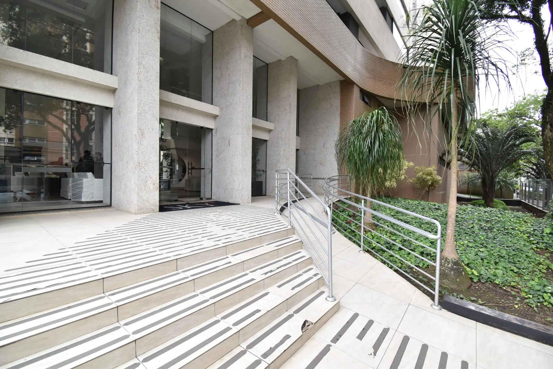 Furnished apartment, 48 m², with a glass-enclosed balcony — photo 24