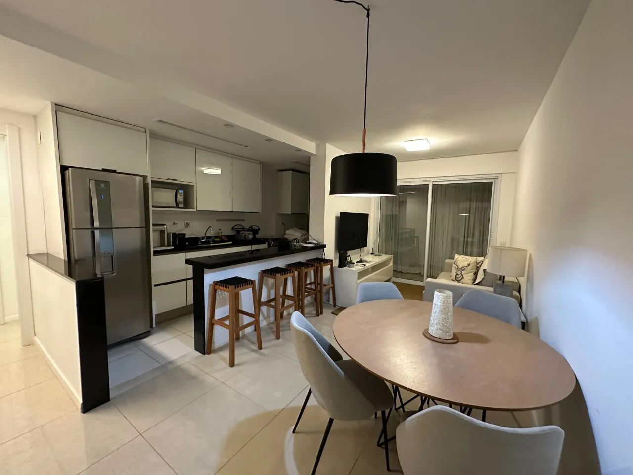 Furnished 2-bedroom, 2-bath apartment with 83 m² — photo 2