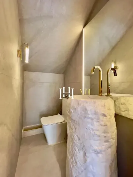 Furnished house, 800 m², with a bathtub — photo 39