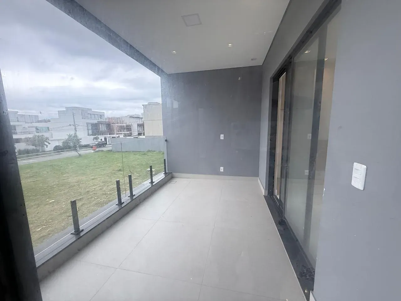 Private pool in a 5-bedroom house, 410 m² — photo 8