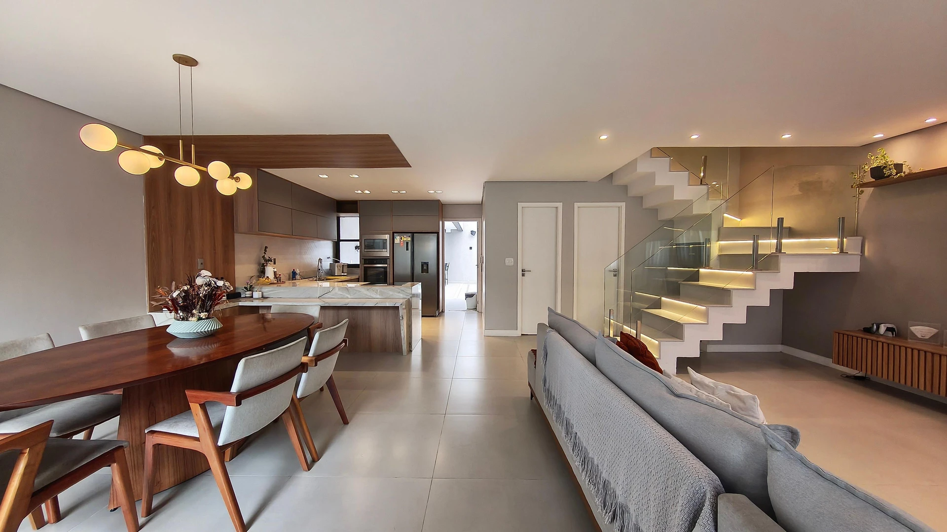 Jacuzzi in a 5-bedroom house, 350 m² — photo 22
