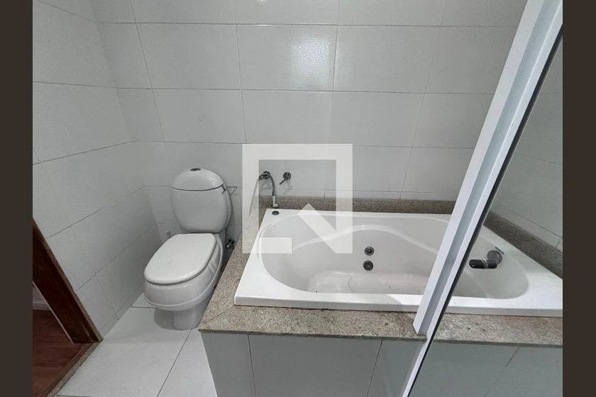 House with 4 en-suite bedrooms, 329 m² and 3 parking — photo 35